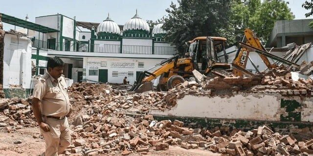 Masjid Buildoze in India