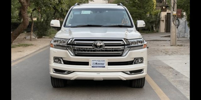 V8 Toyota