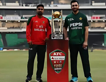 پاکستان اور بنگلادیش کے کرکٹ کپتان ٹرافی کے ساتھ