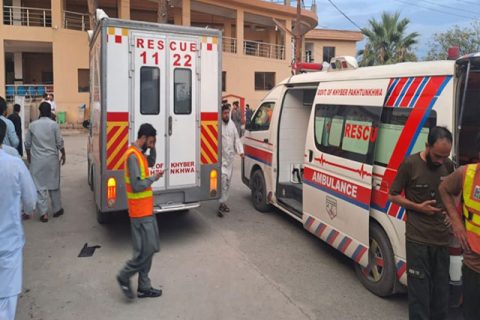 ڈیرہ اسماعیل خان: دھماکےکے زخمیوں کو لیجانے والی ایمبولینس پر فائرنگ