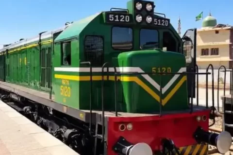 کوئٹہ میں اندرون شہر چلائی جانے والی جناح میٹرو ٹرین کا منظر