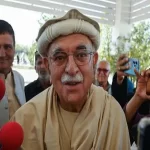 قائد حزب اختلاف محمود خان اچکزئی کا لانگ مارچ ملتوی کرنے سے انکار