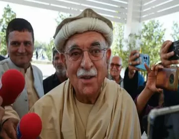 قائد حزب اختلاف محمود خان اچکزئی کا لانگ مارچ ملتوی کرنے سے انکار