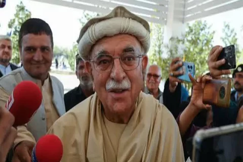 قائد حزب اختلاف محمود خان اچکزئی کا لانگ مارچ ملتوی کرنے سے انکار