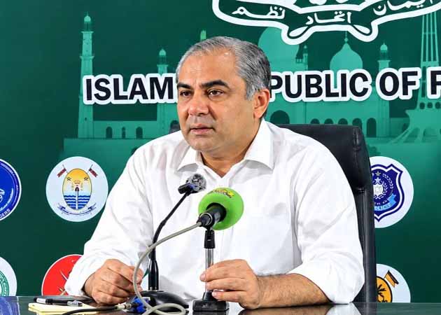 محسن نقوی پریس کانفرنس کرتے ہوئے
