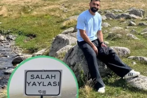 مصری فٹبالر محمد صلاح ترکیہ میں ایک سیاحتی مقام پر