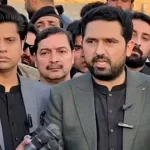 سہیل آفریدی میڈیا سے گفتگو کررہے ہیں