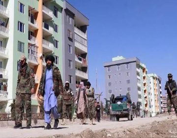 افغانستان میں طالبان اہلکار سیکورٹی کے فرائض سرانجام دیتے ہوئے