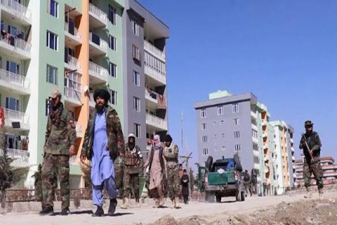 افغانستان میں طالبان اہلکار سیکورٹی کے فرائض سرانجام دیتے ہوئے