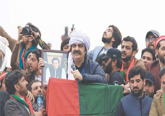 علی امین گنڈا پور کی جلسے سے خطاب کی تصویر