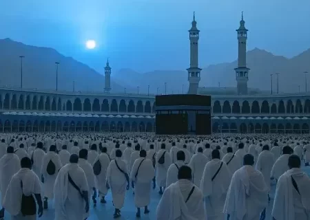 عازمین خانہ کعبہ کا طواف کررہے ہیں( مصنوعی ذہانت سے لی گئی تصویر)