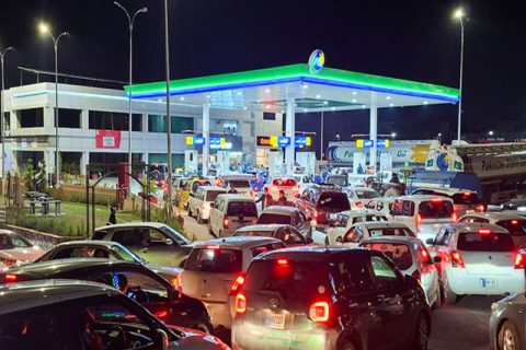 پٹرول پمپ کا منظر
