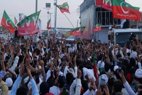 پی ٹی آئی لکی مروت سے لانگ مارچ کا آغاز کرتے ہوئے