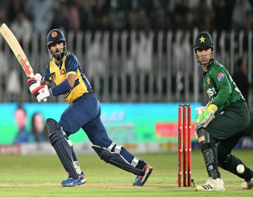 سری لنکن بیٹسمین پاکستان کیخلاف بیٹنگ کرتے ہوئے