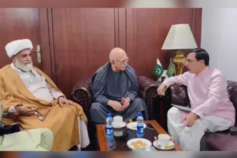 اپوزیشن رہنمائوں کی میٹنگ کے دوران لی گئی تصویر
