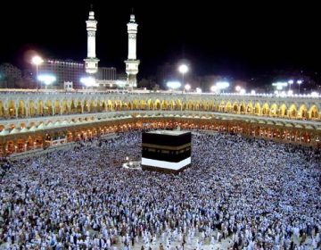 خانہ کعبہ میں ہزاروں افراد طواف کرتے ہوئے