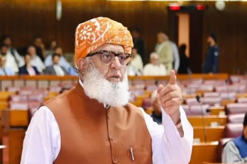 مولانا فضل الرحمان کی پارلیمنٹ میں لی گئی تصویر