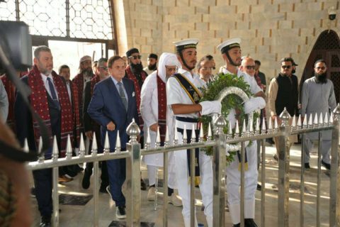 34 ممالک کی اسلامی جامعات کے سربراہان کی مزارِ قائد پر حاضری