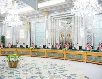 سعودی رعب کے حکام کی اجلاس کے دوران لی گئی تصویر