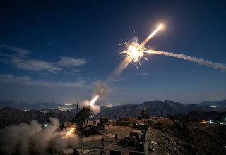 یمنی حوثی سعودی عرب کے شہر مدینہ منورہ پر فضائی حملہ کرتے ہوئے